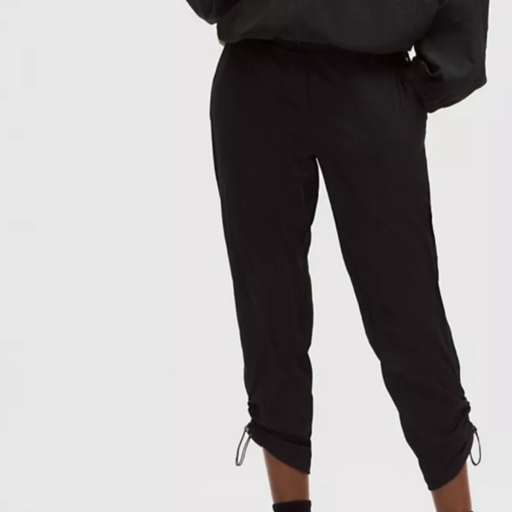 (NWOT)Lululemon Dance Studio Mid- Rise Cropped Pants